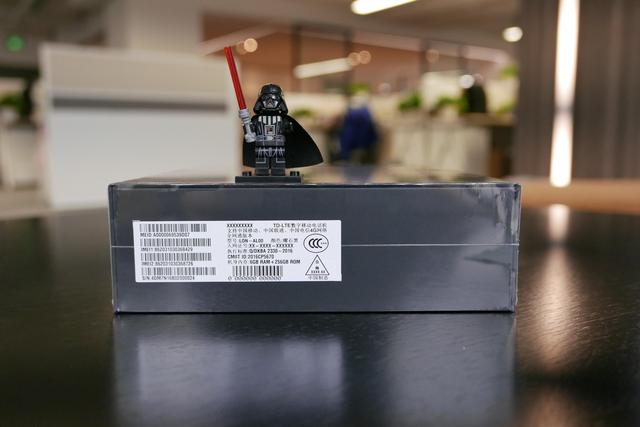 8999元華為Mate9保時捷版開箱體驗