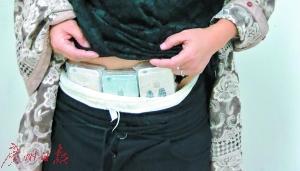 女子身綁64部手機(jī)入境被查 22部藏在襠部(圖)