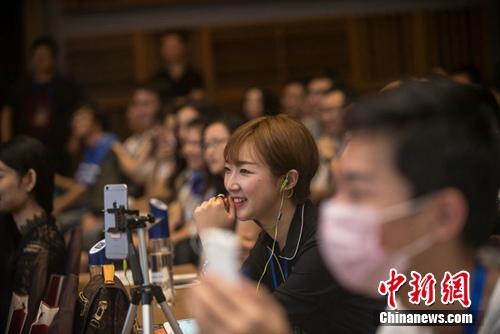 網絡直播新規(guī)明起實施：主播不能“任性” 彈幕要文明