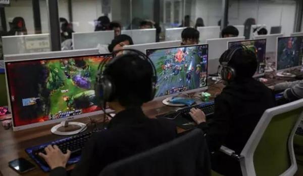 探秘國內(nèi)首家電競學院：學生大多都是富二代，父母寵愛