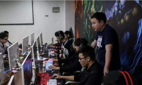 探秘國內(nèi)首家電競學院：學生大多都是富二代，父母寵愛