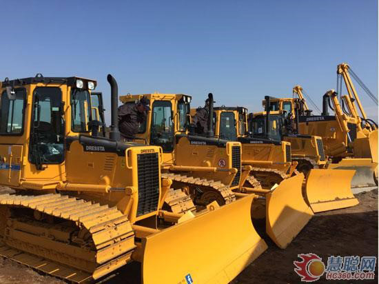 跟隨記者 觀摩柳工銳斯塔推土機工作演示