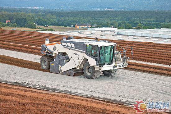 WR 250 冷再生及土壤穩(wěn)定機