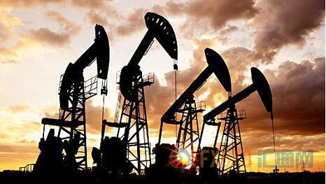 油價(jià)周二上漲，因美元下跌，且有消息稱，全球主要產(chǎn)油國本月的減產(chǎn)幅度大于預(yù)期。但油價(jià)漲幅縮小，收盤僅小幅上漲，因月末的獲利回吐限制了升幅，且在API數(shù)據(jù)公布后，油價(jià)縮減了漲幅。