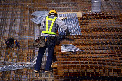 螺紋鋼半月跌逾10% 鋼廠下調(diào)出廠價 “金九銀十”會落空嗎？