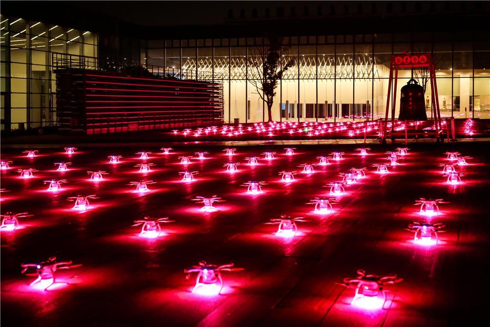 江蘇衛(wèi)視打造無人機(jī)燈光秀_宇辰網(wǎng)_讓世界讀懂無人機(jī)_全球?qū)I(yè)無人機(jī)服務(wù)資訊平臺