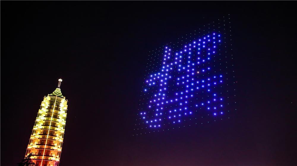 江蘇衛(wèi)視打造無人機(jī)燈光秀_宇辰網(wǎng)_讓世界讀懂無人機(jī)_全球?qū)I(yè)無人機(jī)服務(wù)資訊平臺