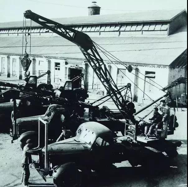 【流金歲月】新中國(guó)第—臺(tái)5噸汽車起重機(jī)在這里誕生